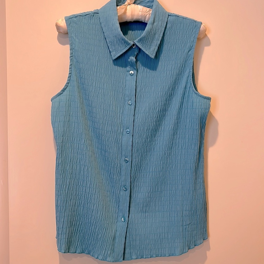 Croft & Barrow sleeveless top. Size M.